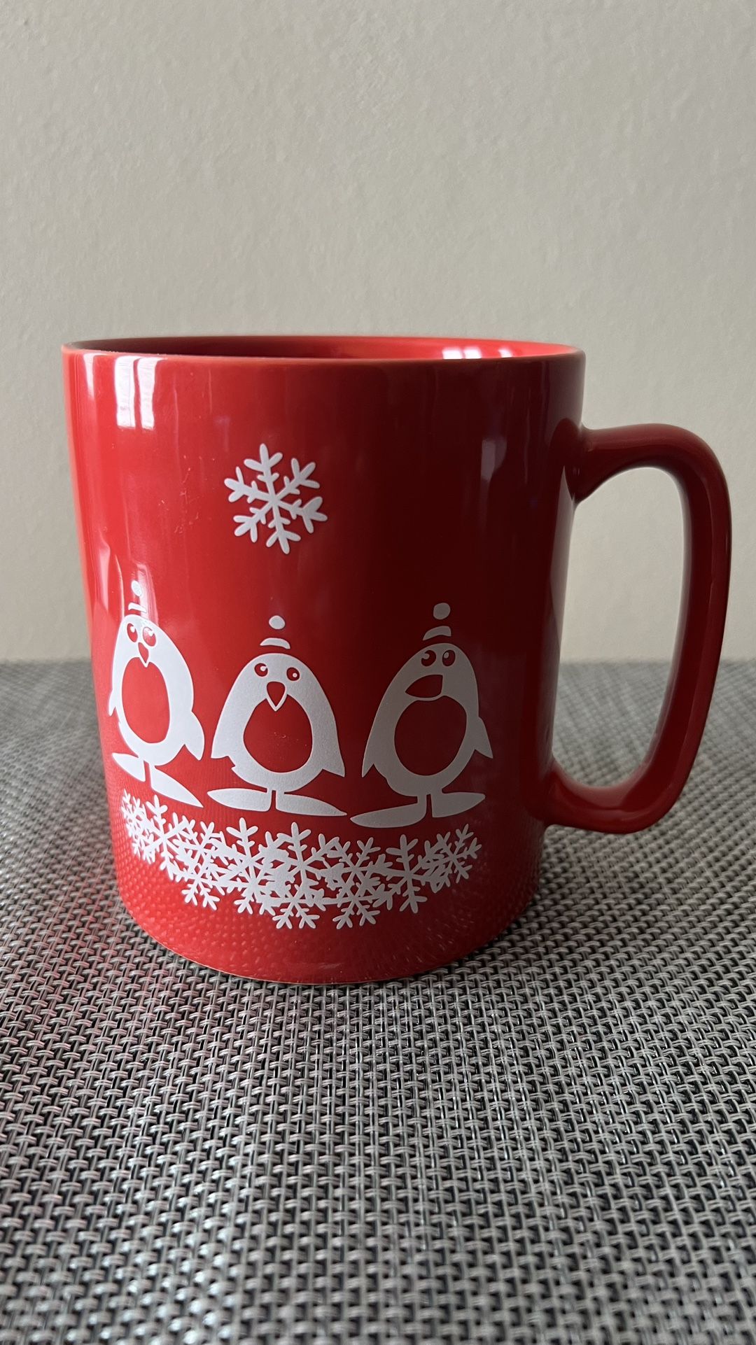 Red 20 oz Penguins and Snowflakes Stoneware Mug