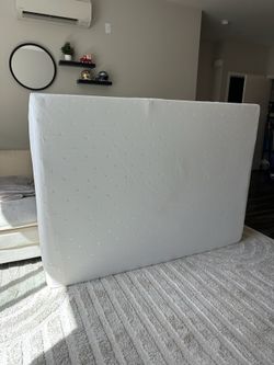 Moving need gone! Full Size Memory Foam Mattress (Like New)
