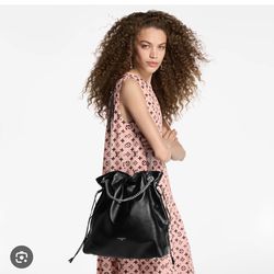 Louis Vuitton Off Duty Vibe Leather bag MM