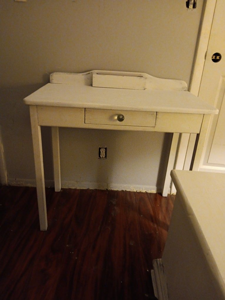 Desk Or Vanity 33x18x29