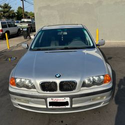 2000 BMW 323i