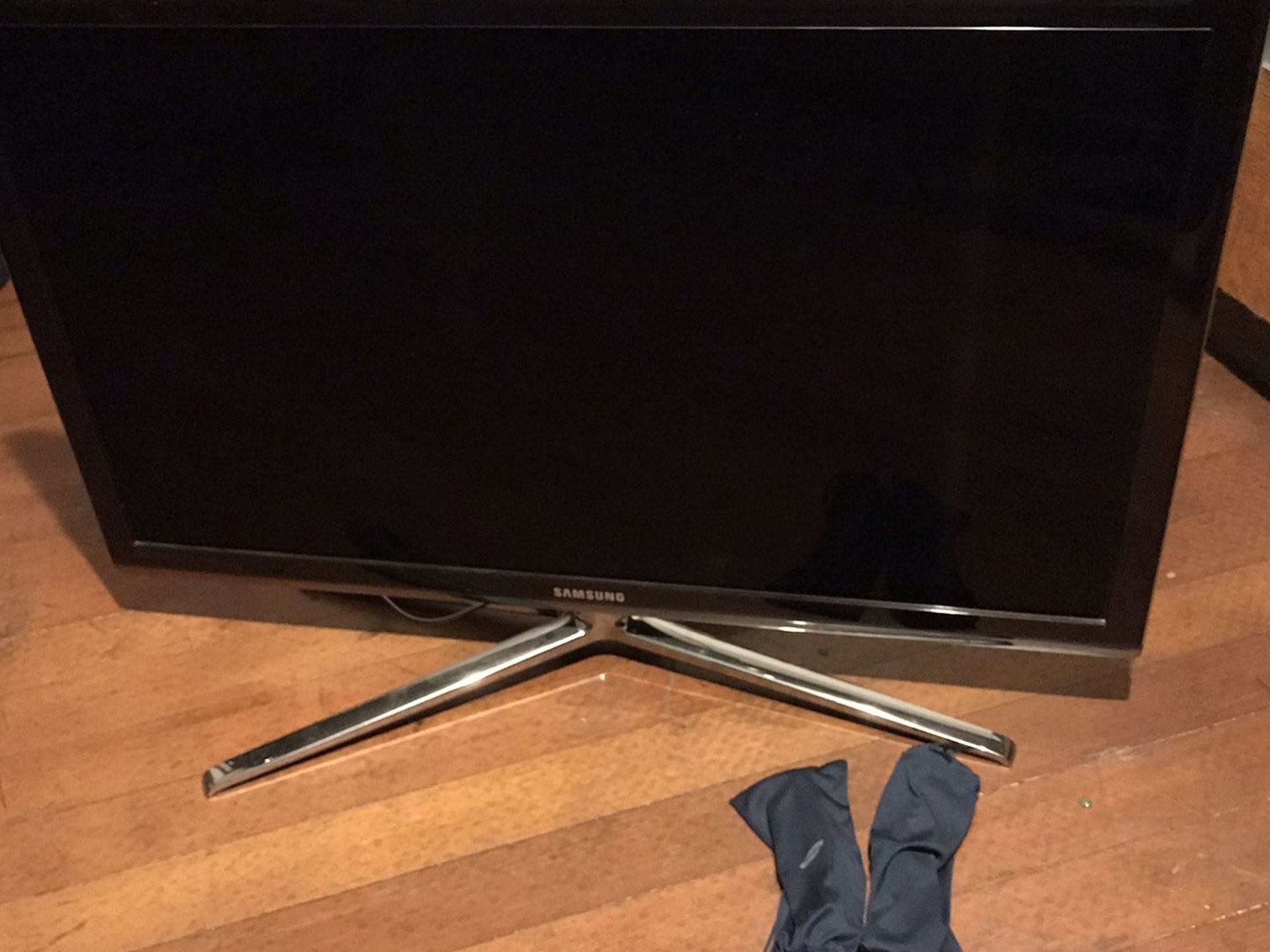 Samsung 3D 40” TV with 2 Pairs of Glasses