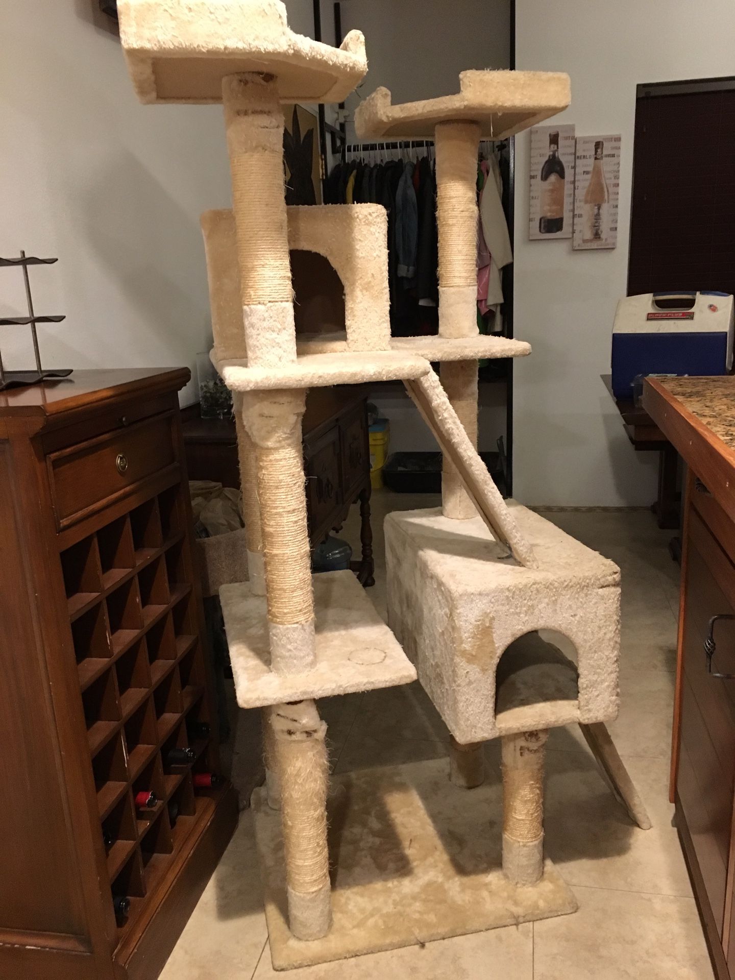 72” 3 tier cat scratcher