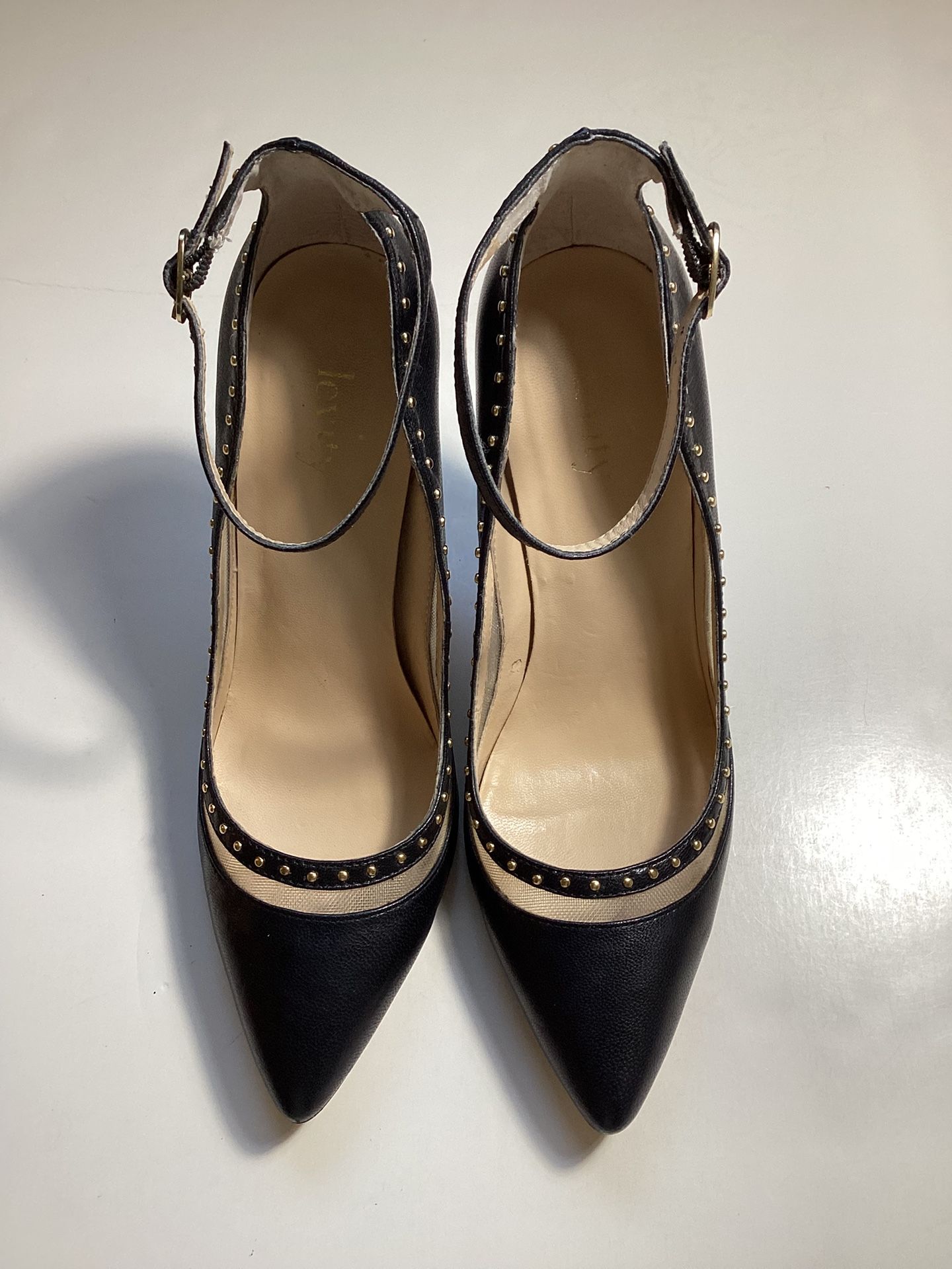 Levity Black and Tan Leather Heel Pumps, 6 M