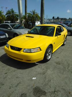 2000 Ford mustang $2800 (( 88k miles)) new