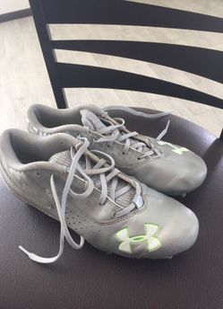 men's Under Armor Lacrosse cleats size6.5 like new