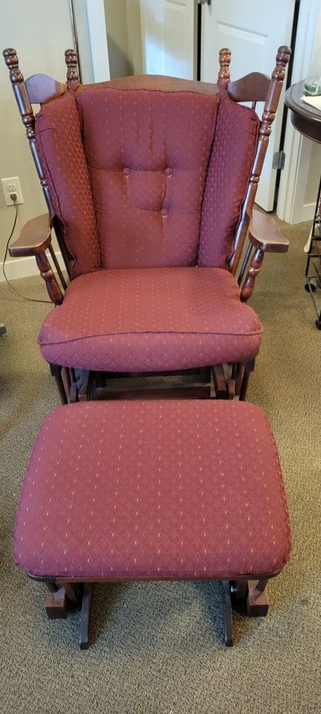 Free Glider and Ottoman