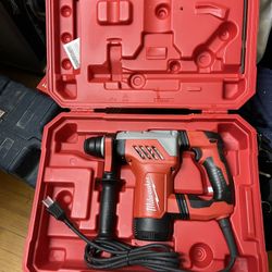 Milwaukee 1 1/4 Sds Plus Rotary Hammer Kit