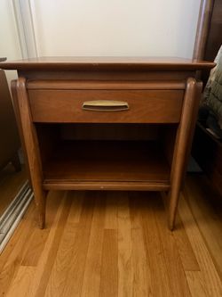 Mid-Century Modern - Pair of Nightstands - Vintage Drexel Projection