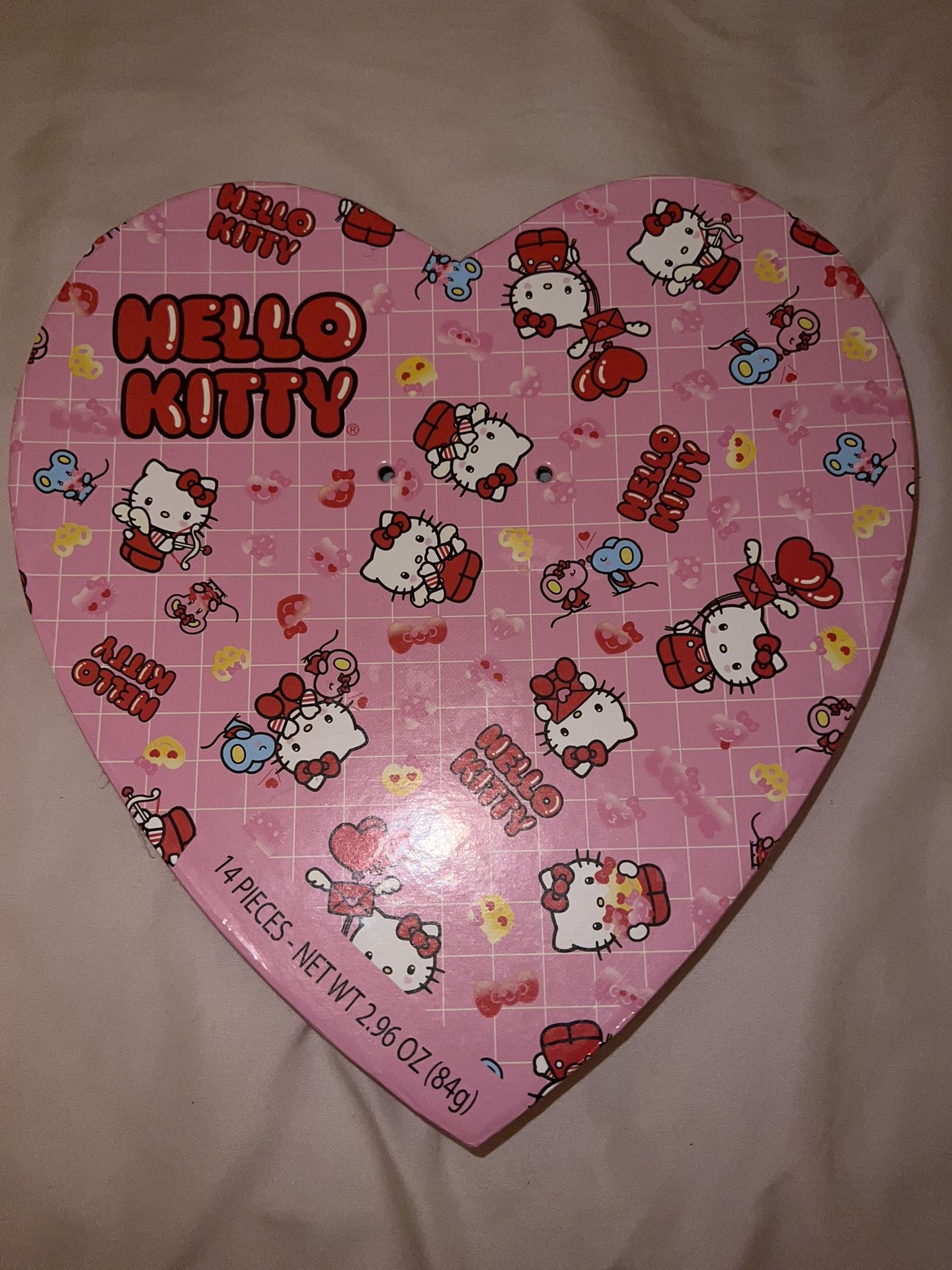 hello kitty valentine’s day heart shaped box cover 
