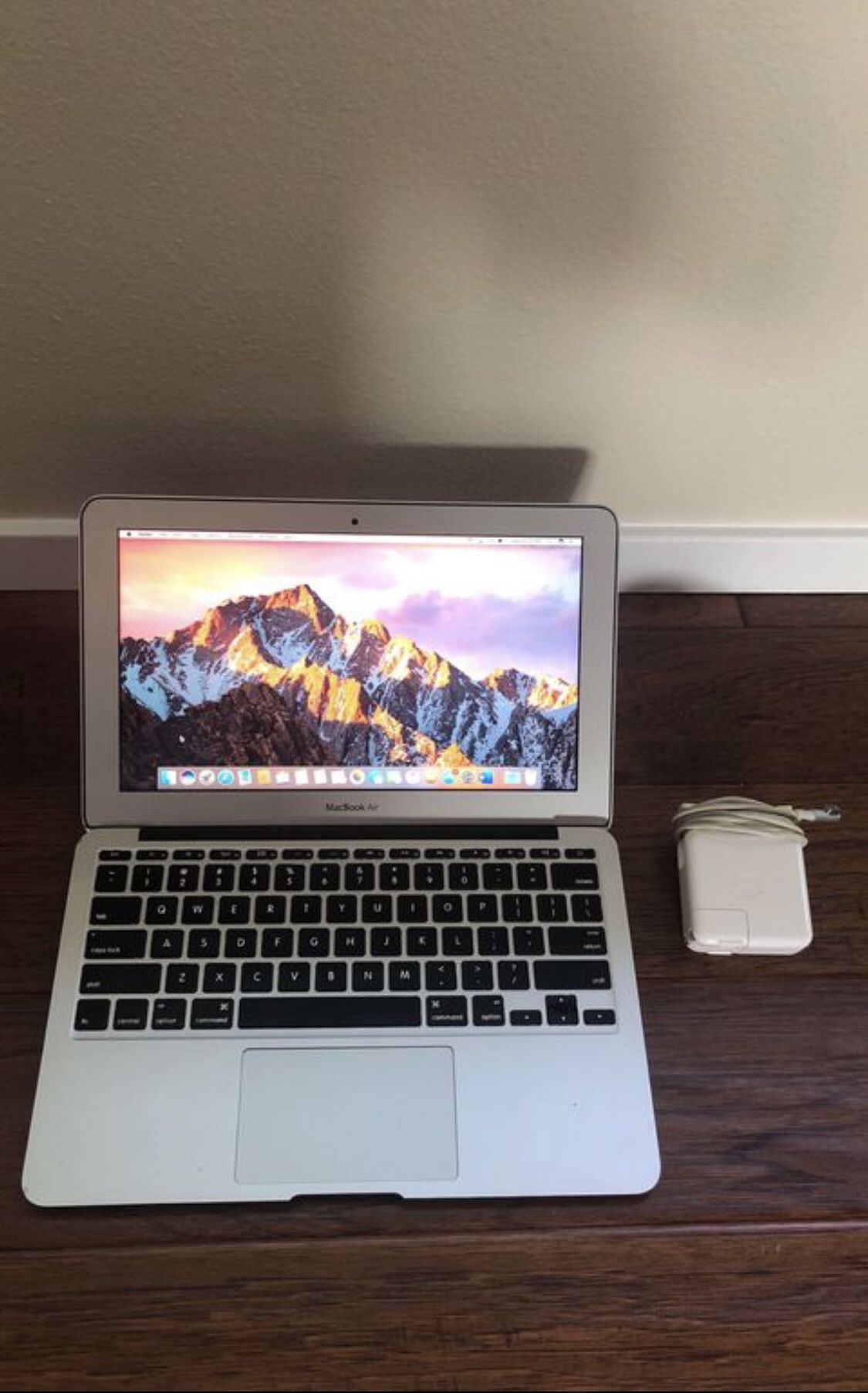 Apple MacBook Computer Air. 11”. Mid 2011. 4gb ram. 64 SSD. Sierra OS. 1.6ghz intel i5 64gb