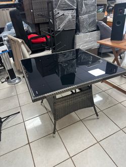 🌿 NEW Outdoor / Indoor Wicker Glass Top Table – $49