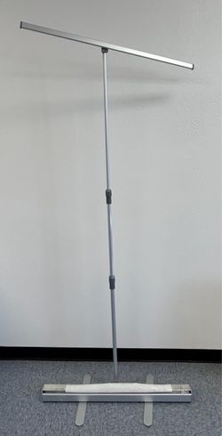RETRACTABLE BANNER STAND