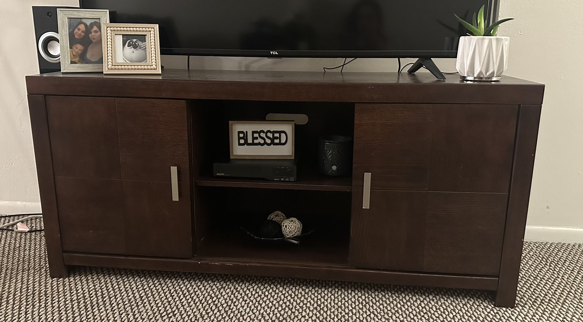 TV Stand 