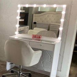 New Make Up Vanity Desk With Mirror & Lights