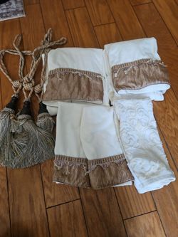 Decorative bath towel set