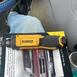 Dealt Cordless Screwdriver