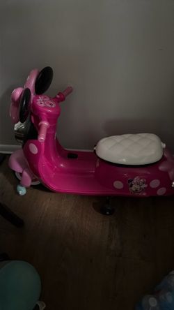 Minnie Mouse scooter/moped