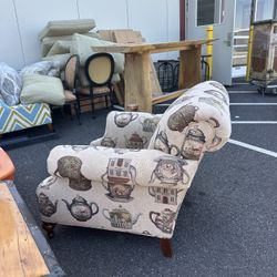 Arm chair With ottoman