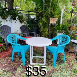 $35 Plastic Bistro Set very Sturdy Vintage Table and stackable chairs