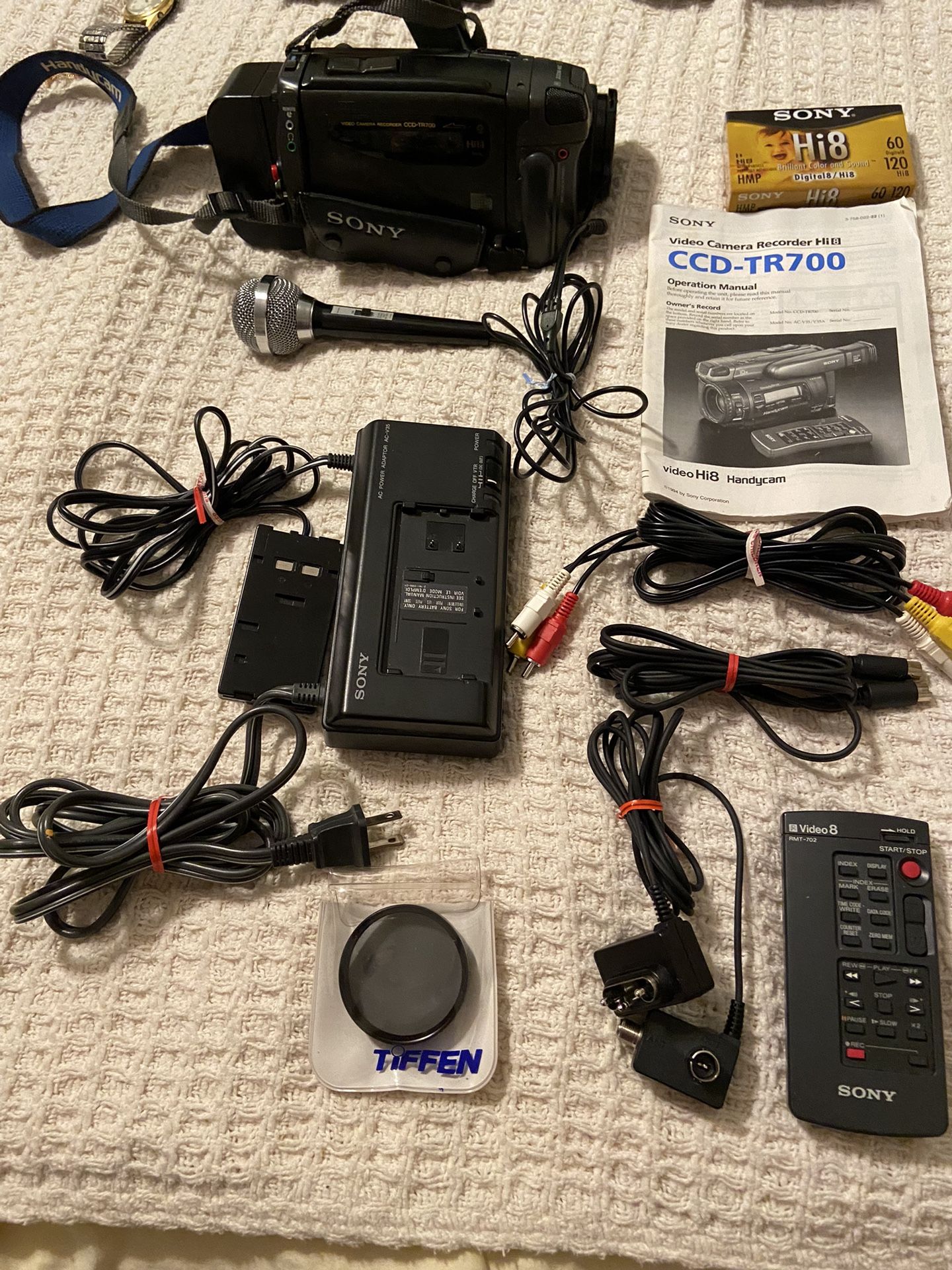 Sony Camcorder. CCD-TR700 Hi8 Handycam