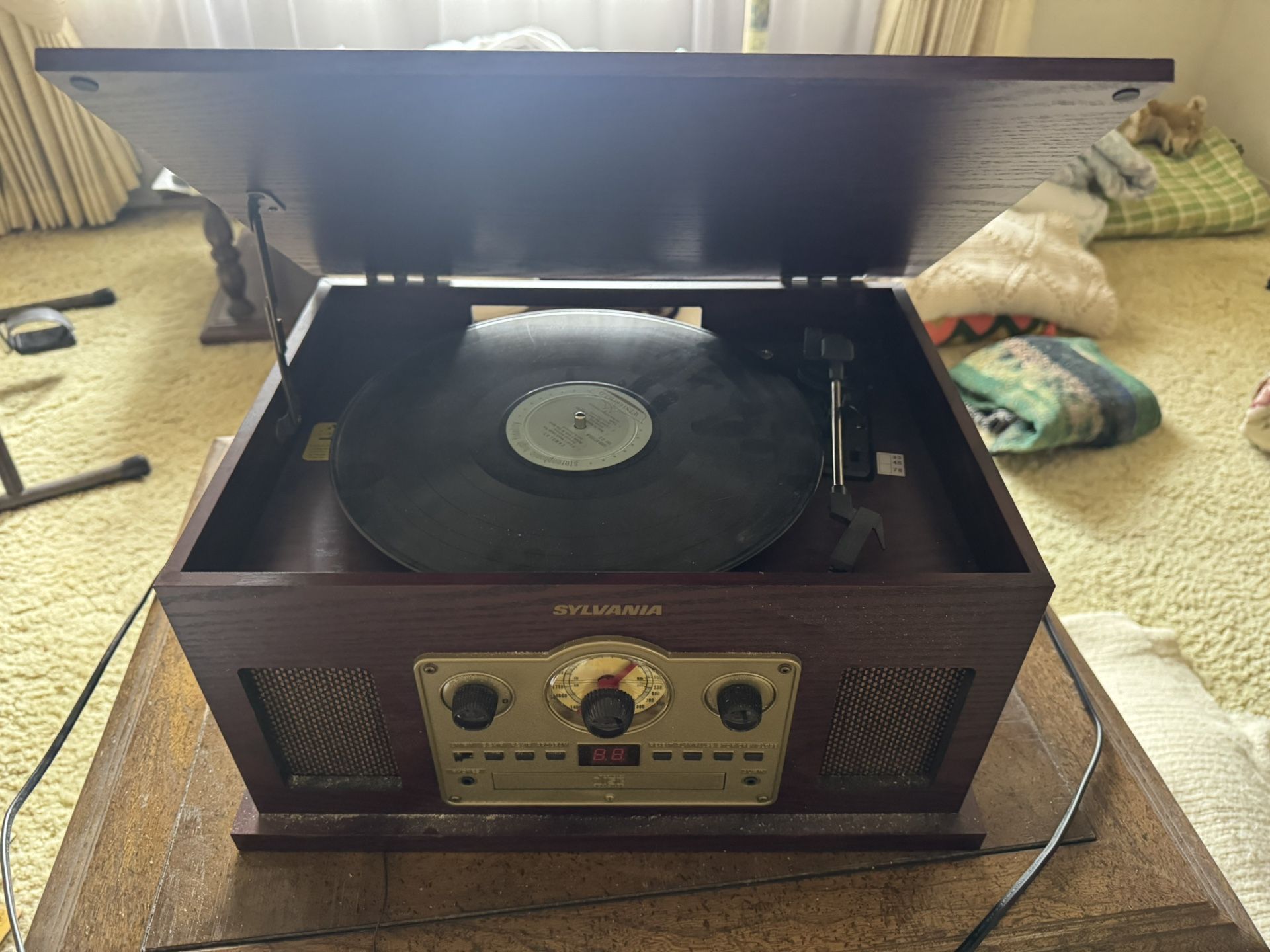 Turntable, CD, CASSETTE, RADIO,BLUETOOTH