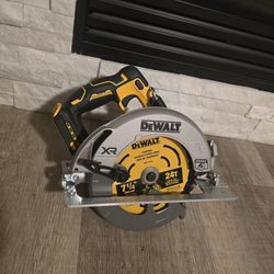 DEWALT
20-Volt MAX 7-1/4 in. Cordless Circular Saw (Tool Only)