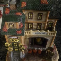 Vintage Holiday Decor - BAYSIDE INN