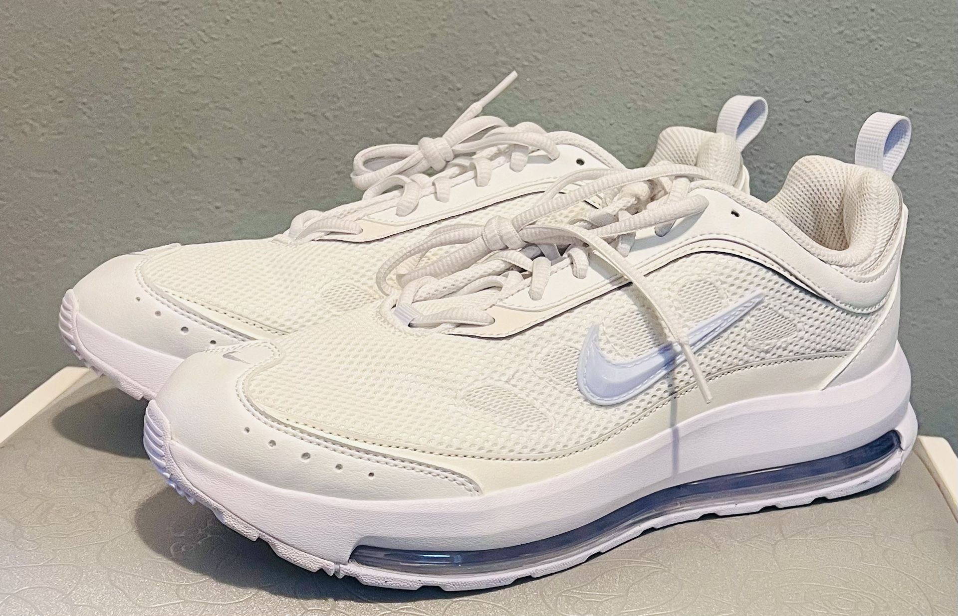 Nike Air Max AP    Women’s Size 10