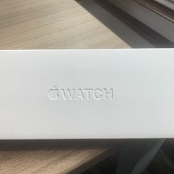 Apple Watch Series 8 - New