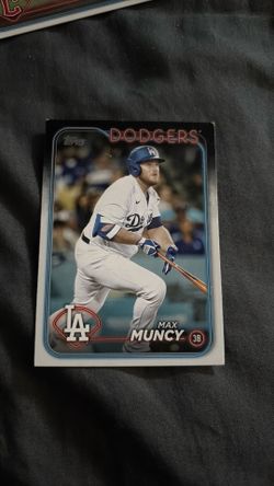 Max Muncy Topps Card