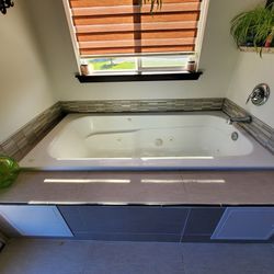 6' Long Jetted Garden Bath Tub - Like NEW