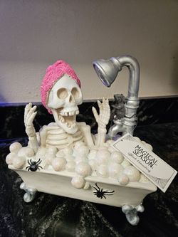 🎃 Skeleton in Bathtub Halloween Decor - Pink Towel & Glitter Bubbles 🎃