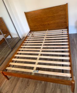 Matching 3-Piece Bedroom Set: Mid-Century Modern (Living Spaces)