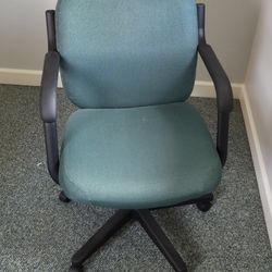 Global Low-back Swivel/ Tilt Desk Chair