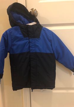 Jacket w hood - dry cleaned - like new - 5t