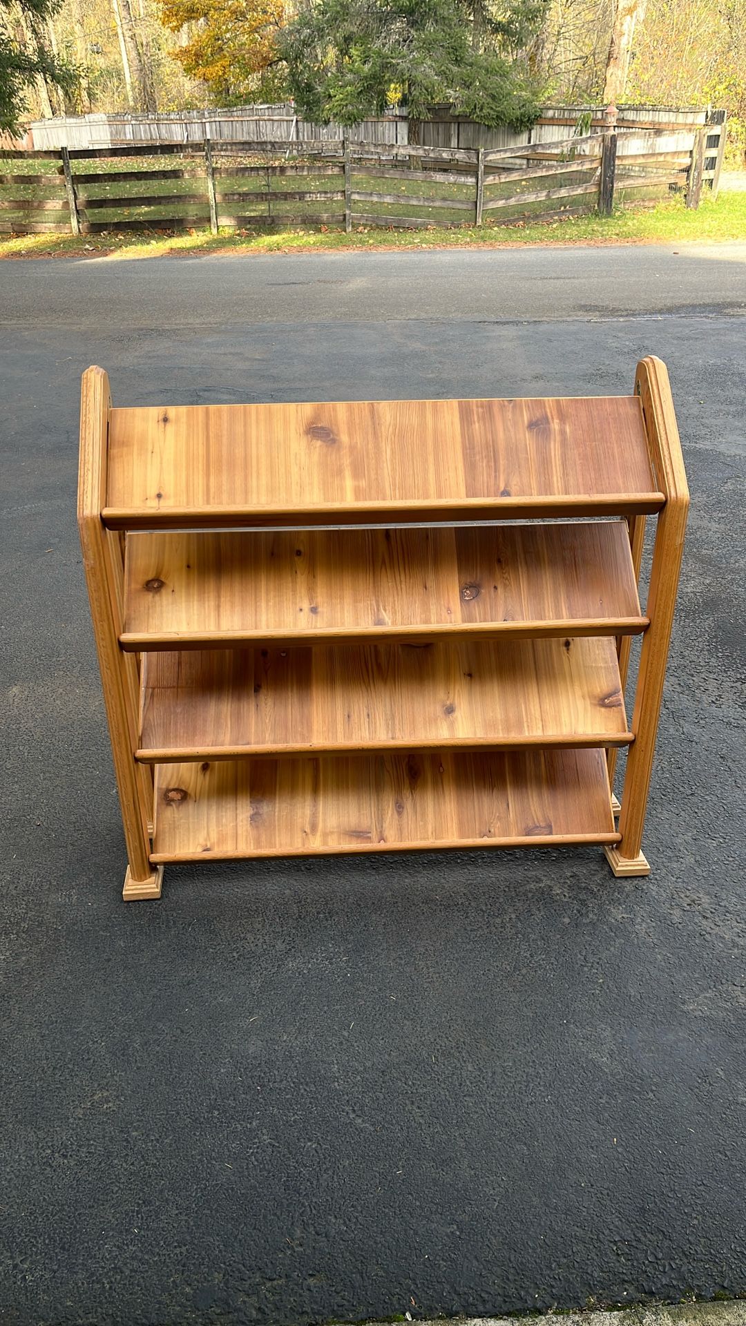 Magazine / Display Shelf