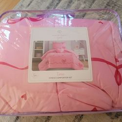 New Twin Comforter Set 