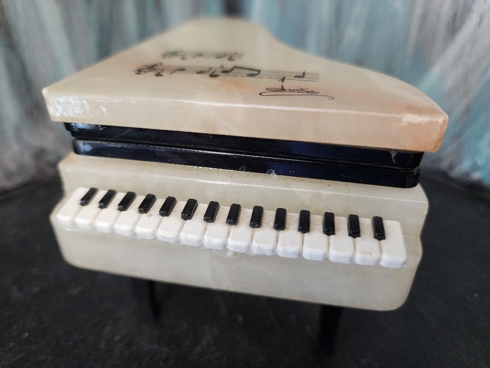 Darling Alabaster? Piano Trinket box