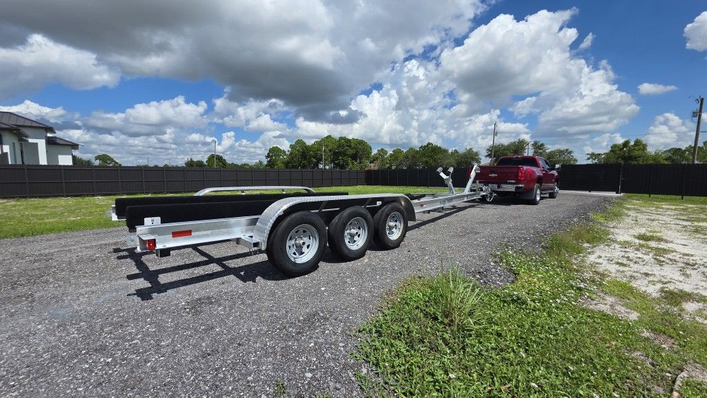 TRAILER 30/32 DEL 2024 TORSION 15000 LIBRAS FRENO EN LOS TRES EJES REGISTRACION EN MANO PRECIO FIRME INTERESADOS LLAMAR 786@915@2829