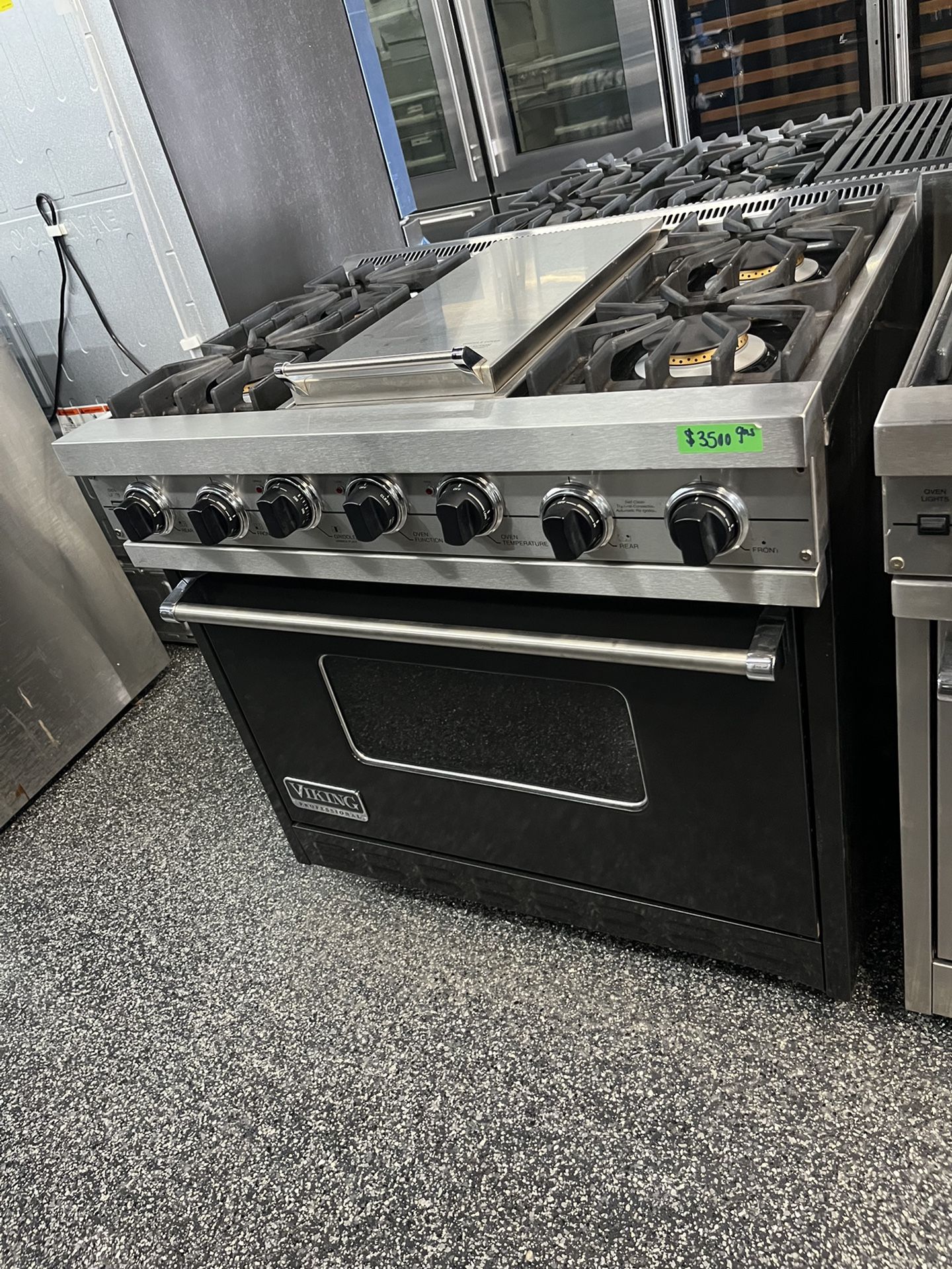 Viking Professional Black 36” Wide Gas Range With Griddle 