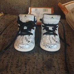 Jordan 1 Mid SE Retro