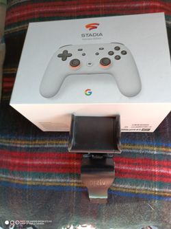 Stadia Bluetooth Controller With Orzly Phone Mount