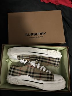 Burberry Converse Size 8