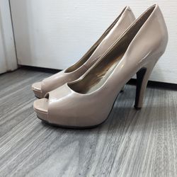 Creme Heels Size 6.5