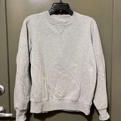 Men’s Small Sweatshirt By Uniqlo (Pick up🛒 In Bellevue)*Check out my Other Posts 🎁