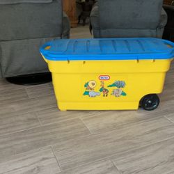 Little Tikes Toy Box  Large Toy Chest By Rubbermaid With Wheels   Rubbermaid Large Rolling Storage Bin