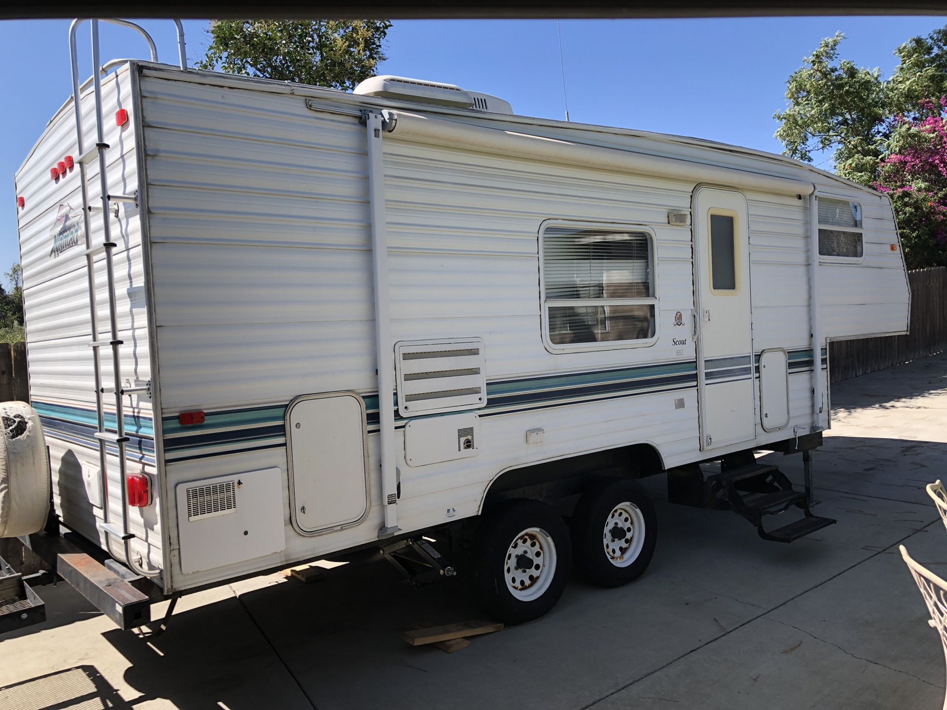 Nomad 23’ fifth wheel trailer