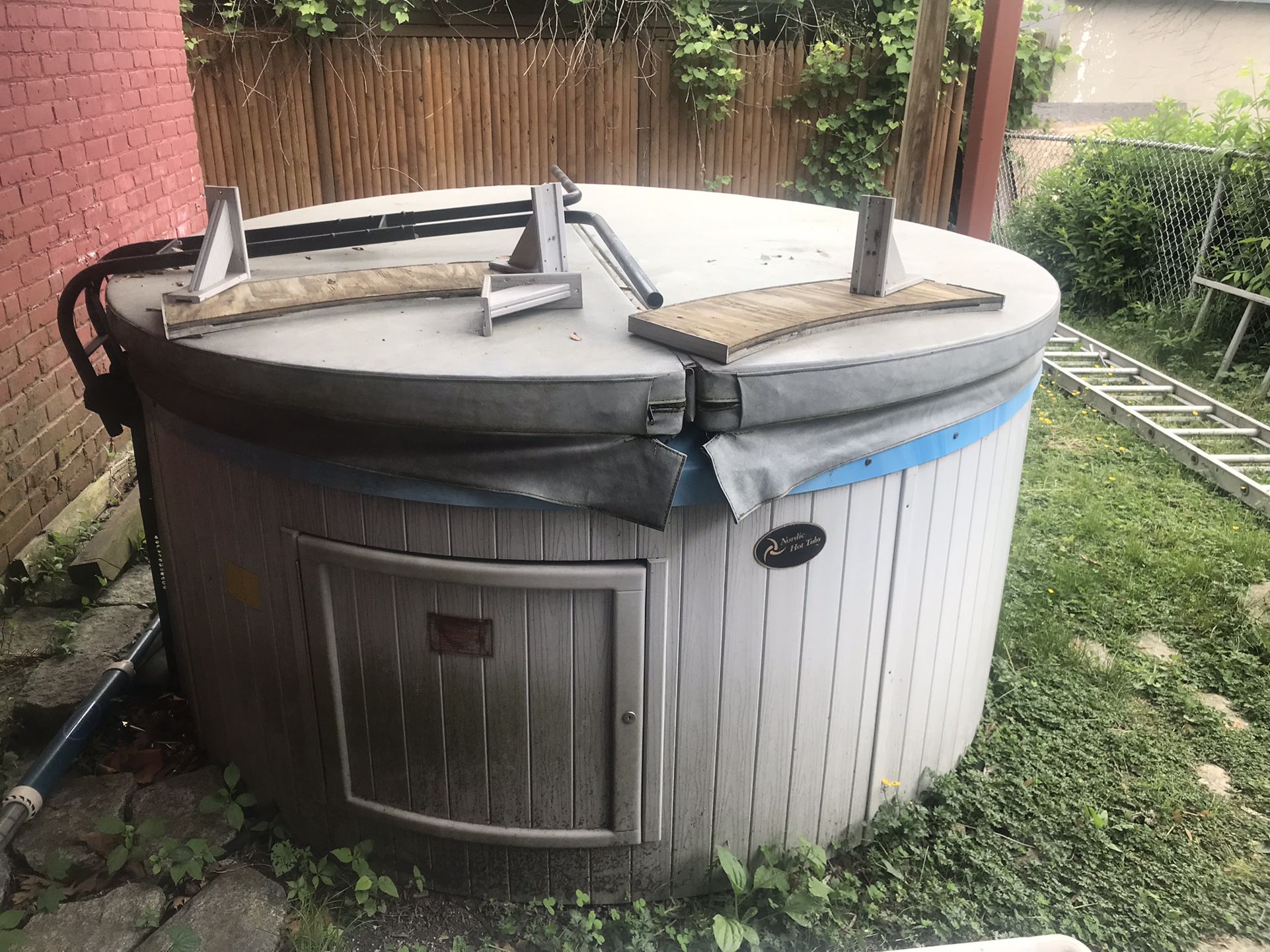 Nordic Hot Tub 7’ Diameter  Took Out Of Service 5 Years Ago