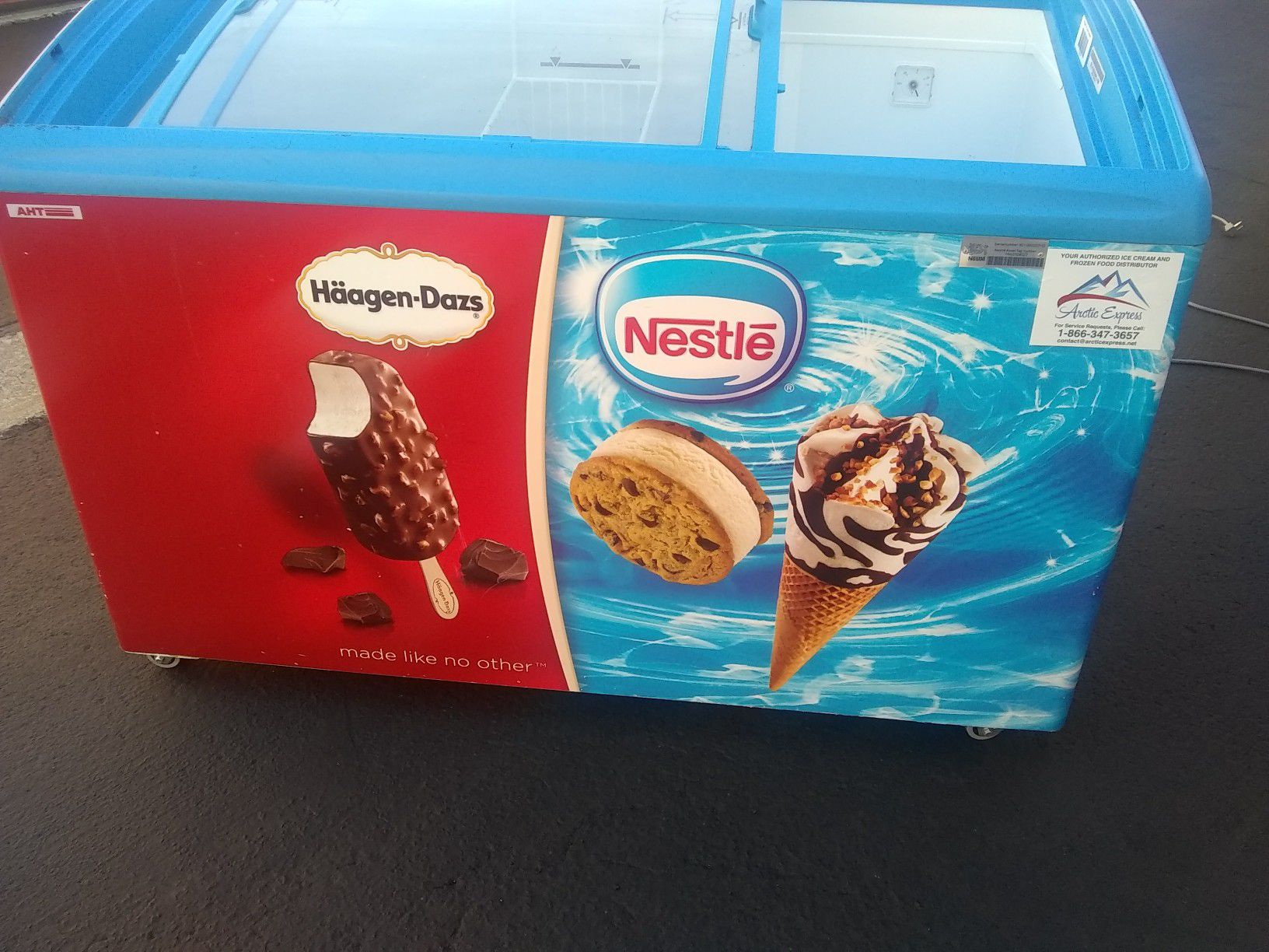 Haagen-Dazs Nestle ice cream freezer